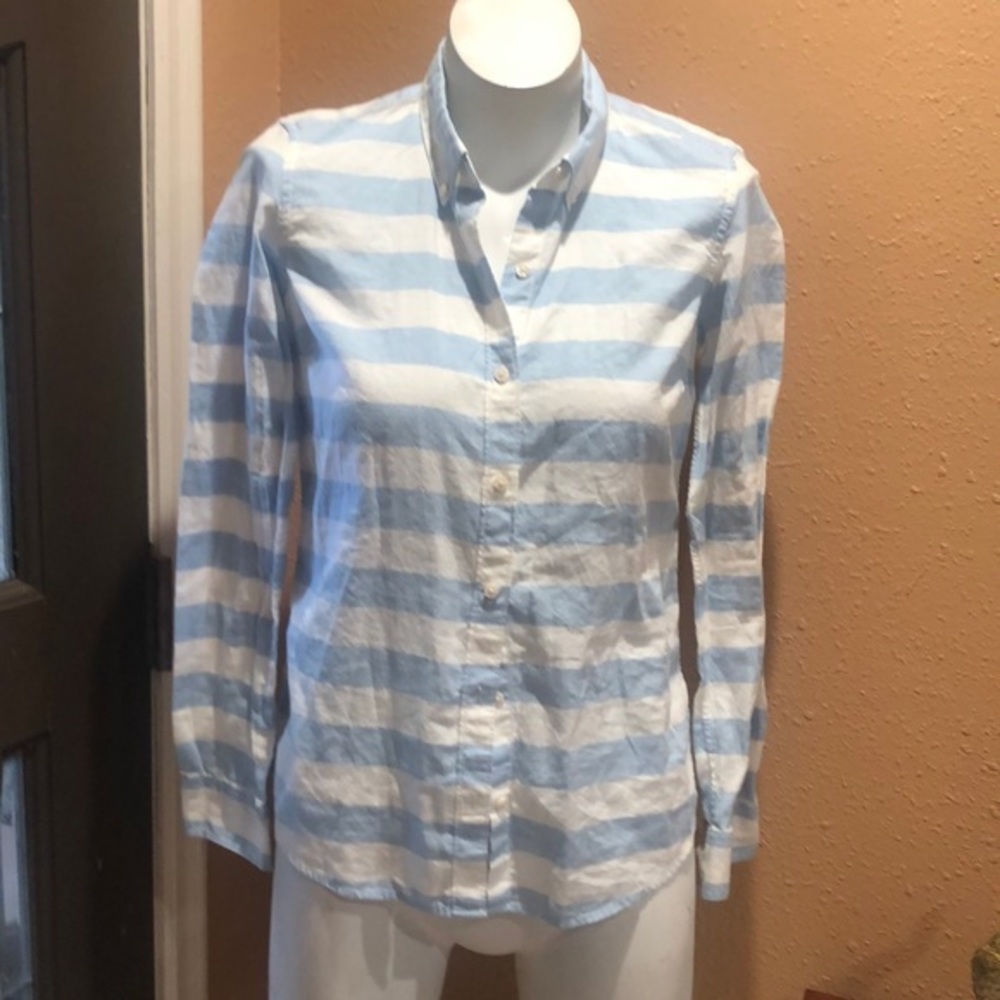 Gap blue striped fitted boyfriend NWT button up shirt